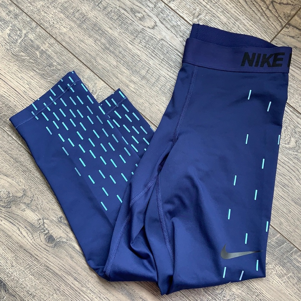 EUC Nike Pro Cropped Navy Blue Leggings | XS